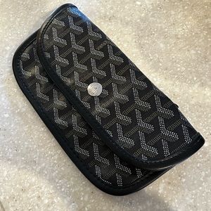 Small black authentic Goyard pouch.
